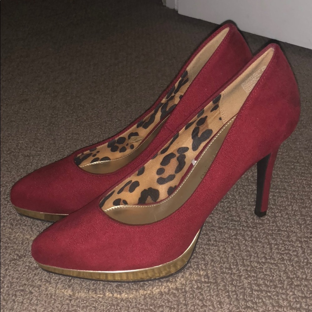 Red heels with gold detail